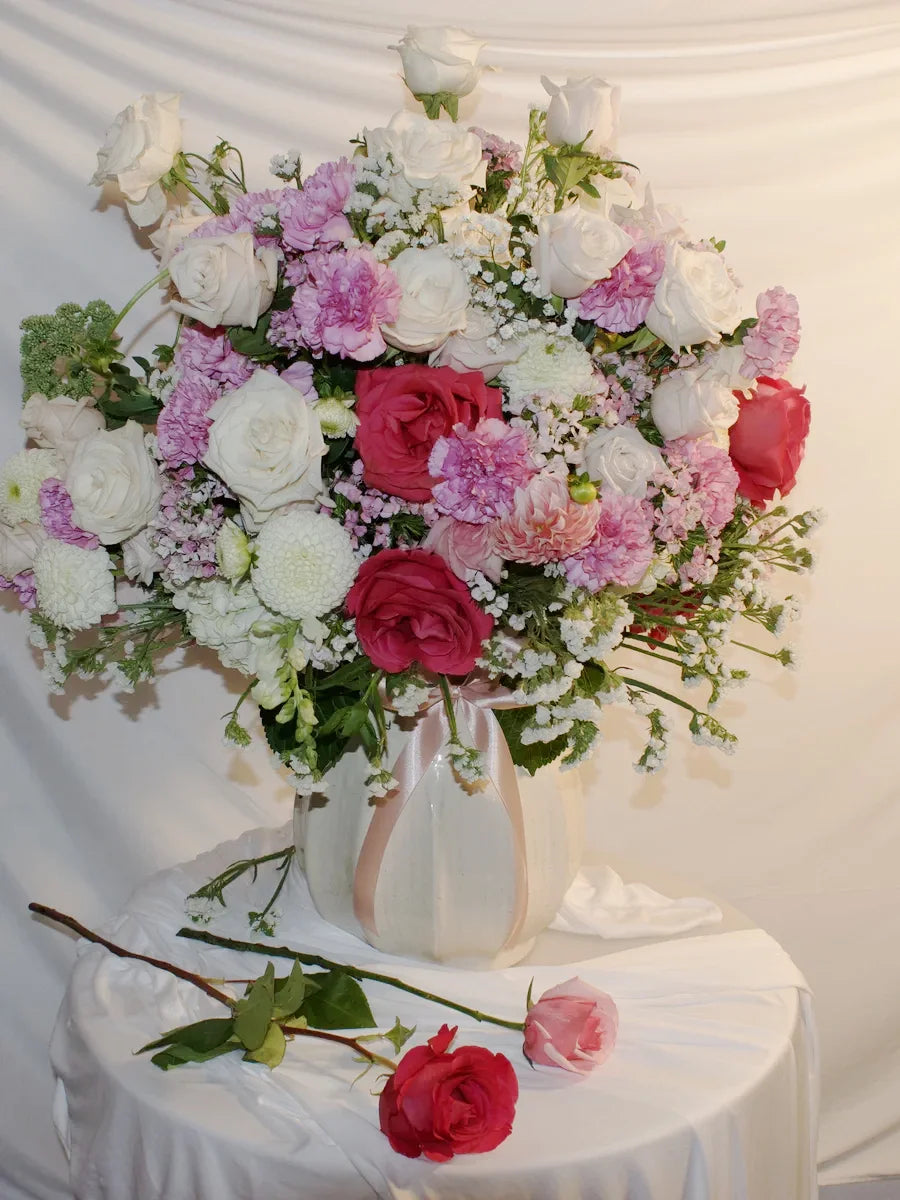 Jardin — mixed garden roses in a seasonal palette